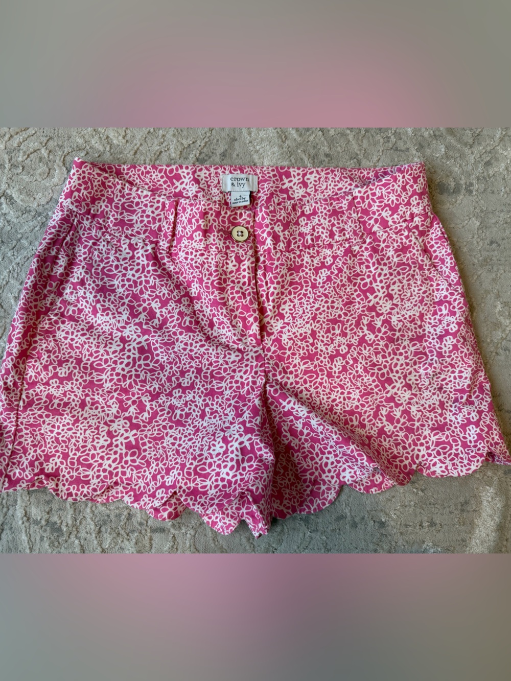 crown & ivy Pink and White Floral Scallop Hem Shorts Shelby  sz.4